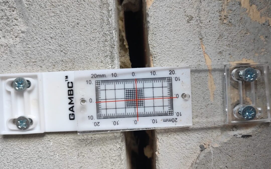 fessurimetro per monitorare crepa verticale